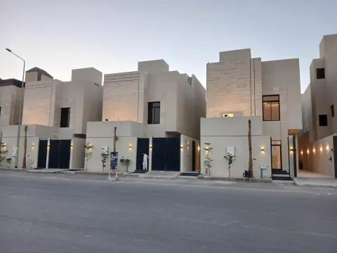 الواجهة الليلية لفلل لوڤيا