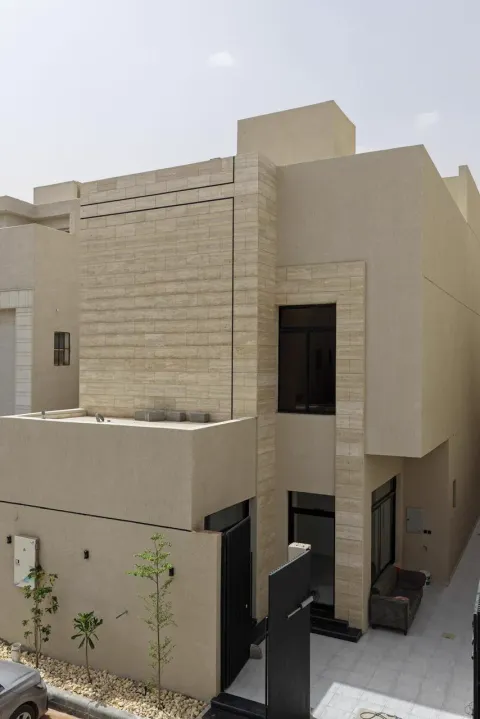 تفاصيل التشطيب الحجري في فلل لوڤيا